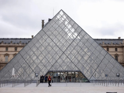 В библиотеке Лувра из-за протечки пострадали книги и документы 5 e4eb4890 d412 11f0 9fb5 5f3a3703a365.png Новости BBC дело Лувра