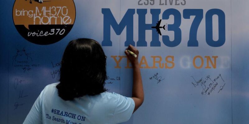 Малайзия возобновляет поиски MH370 спустя 10 лет после исчезновения авиалайнера 1 e61b1f80 d000 11f0 bde8 19abff4892c2.jpg Новости BBC малайзия