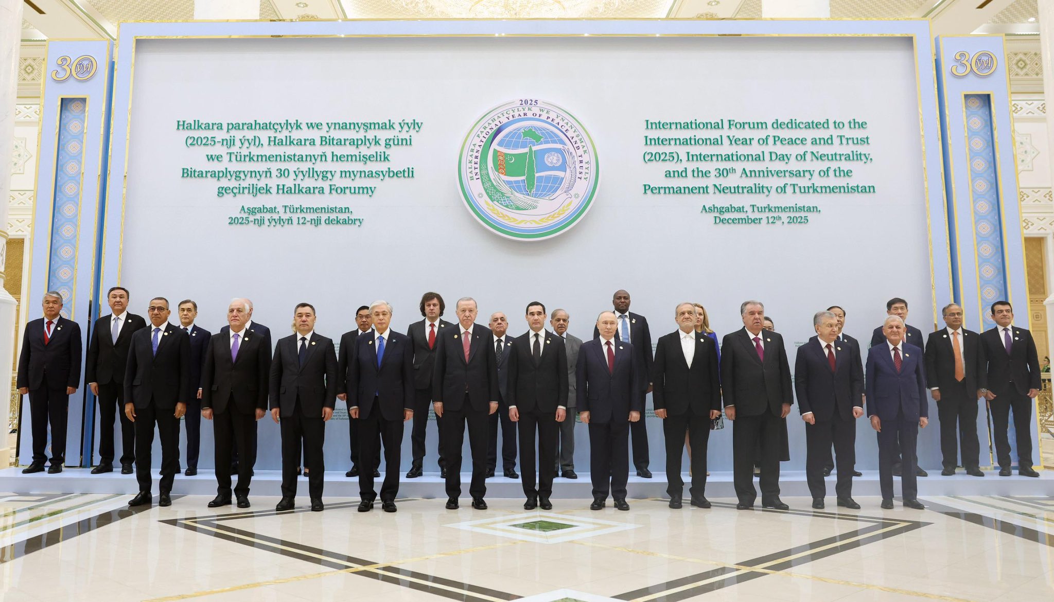 Фэмили фото с Путиным: премьера Грузии раскритиковали за поездку в Ашхабад 2 политика featured, Владимир Путин, Грузия-Россия, Ираклий Кобахидзе, Туркменистан