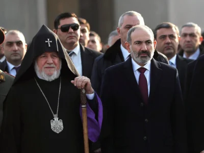 pashinyan and catholicos karekin ii e1750702776317 новости OC Media, Гарегин II