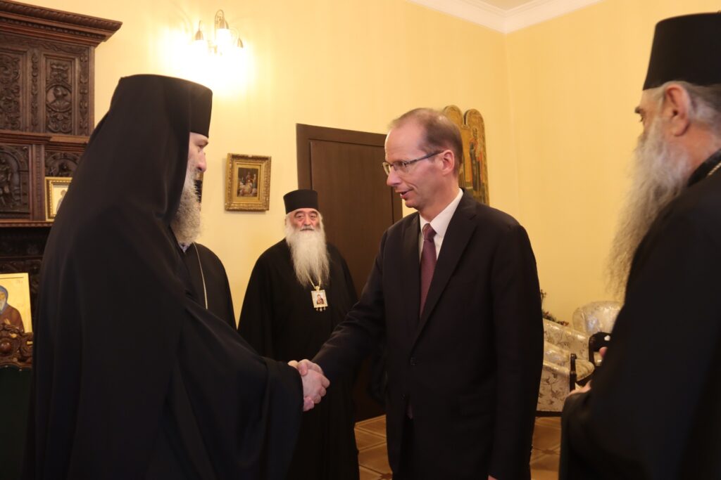 Местоблюститель Патриарха всея Грузии поблагодарил и.о. посла США за поддержку Грузии 1 persell новости Алан Перселл, Грузия-США, Местоблюститель Патриарха, Посол США в Грузии, Шио Муджири