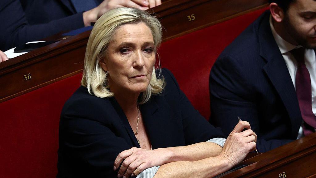 Суд над Марин Ле Пен решит, сможет ли она участвовать в президентских выборах во Франции в следующем году 1 6153e170 f05c 11f0 963f 9521d78d3d01.jpg Новости BBC Марин Ле Пен