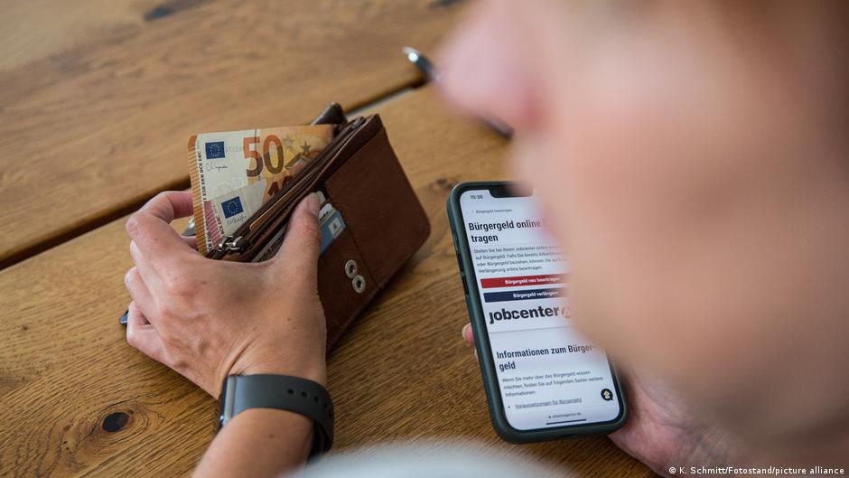 Культурный абонемент в Германии: помощь или унижение? 1 68839679 403.jpg Deutsche Welle германия