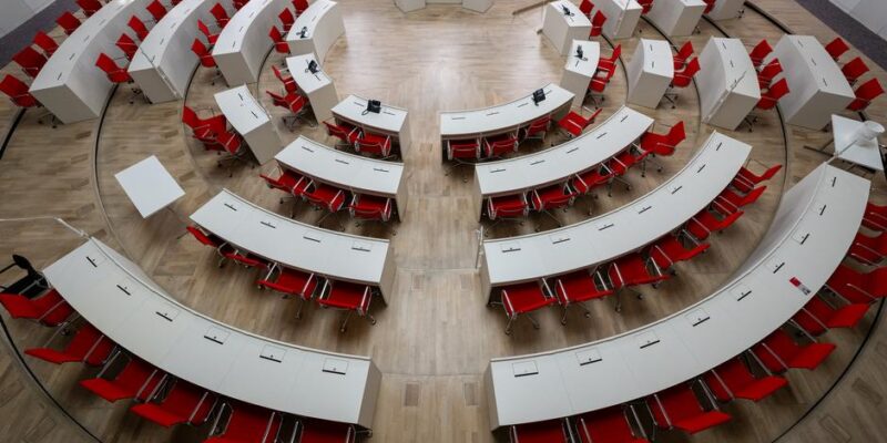 В ландтаге Бранденбурга распалась единственная в ФРГ коалиция СДПГ и ССВ 1 70290827 403.jpg Deutsche Welle Бранденбург