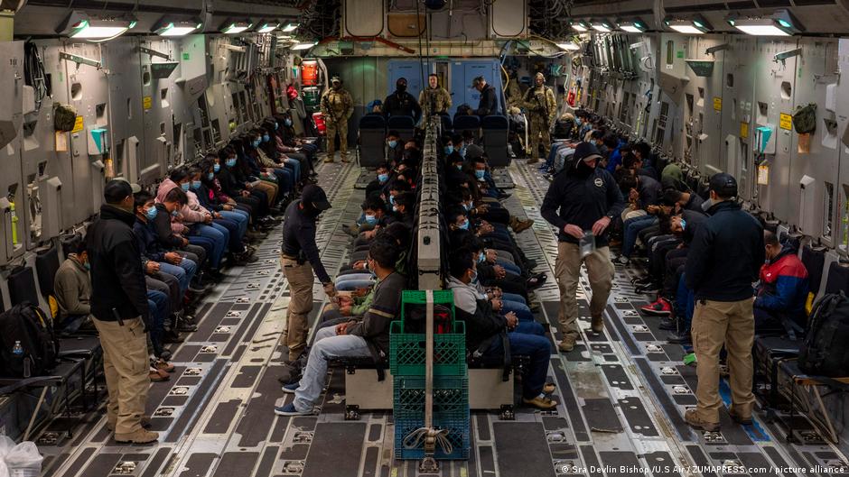 71426584 403.jpg Deutsche Welle депортация