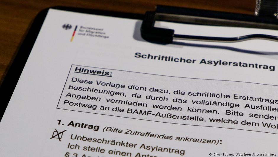 В 2025 году количество прошений об убежище в Германии сократилось на 51% 1 72153634 403.jpg Deutsche Welle Германии, прошение об убежище