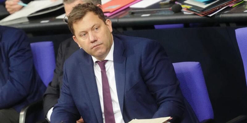 Вице-канцлер ФРГ: Отказу Трампа от пошлин радоваться рано 1 75031728 403.jpg Deutsche Welle пошлины Трампа