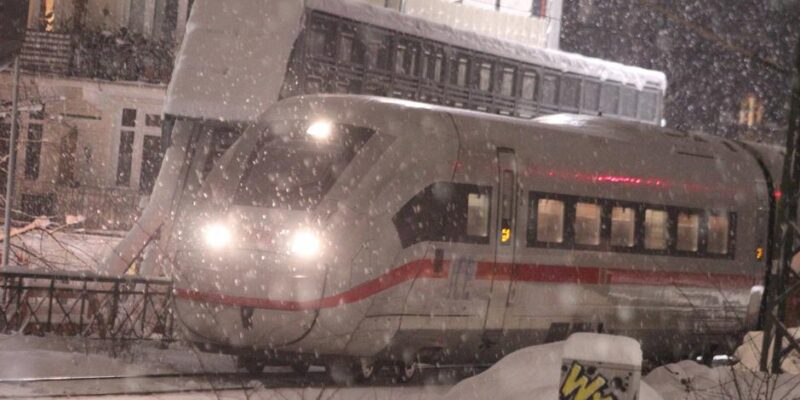 Циклон Elli: Движение поездов на севере ФРГ приостановлено 1 75450100 403.jpg Deutsche Welle ФРГ