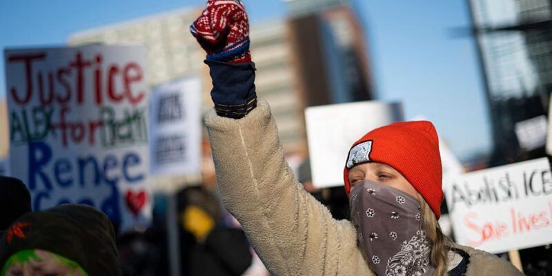 Возможны ли массовые протесты в США после нового убийства в Миннесоте? Обсуждаем с американисткой в подкасте «Что это было?» 1 7fe2ad80 fad7 11f0 a21a e9b091602ead 1.jpg 1 Новости BBC Миннесота