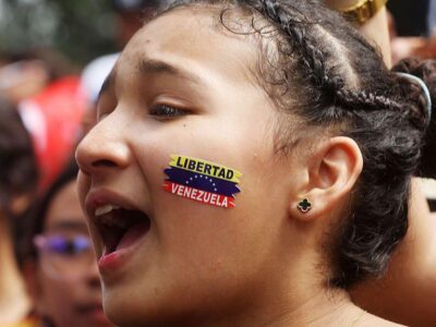 Радость и гнев. Венесуэльцы по всему миру проводят демонстрации после свержения Мадуро — Фотографии 3 9c571da0 e8cd 11f0 afd0 e7d4ff442b4b 1.jpg 1 Новости BBC Николас Мадуро