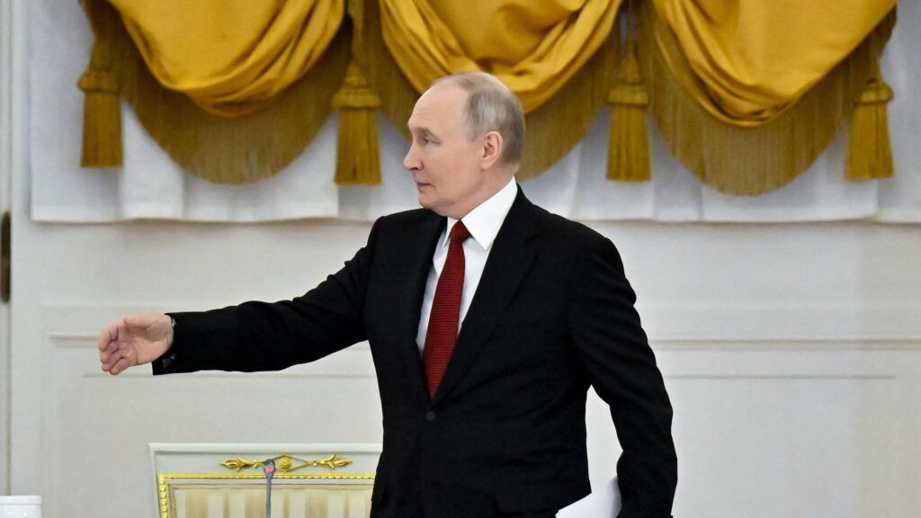 В ЦРУ считают, что украинские дроны не целились в дом Путина. К попыткам переубедить США подключился шеф ГРУ 1 f324fd30 e721 11f0 a651 330e308daec4 1.jpg 1 Новости BBC ЦРУ