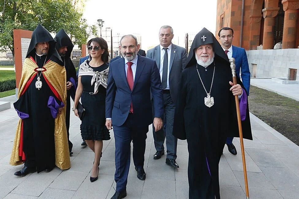 nikol pashinyan and karekin ii новости OC Media, Гарегин II, Пашинян-Гарегин Второй