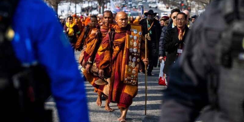 600d8430 0815 11f1 b5e2 dd58fc65f0f6.jpg Новости BBC Буддийские монахи