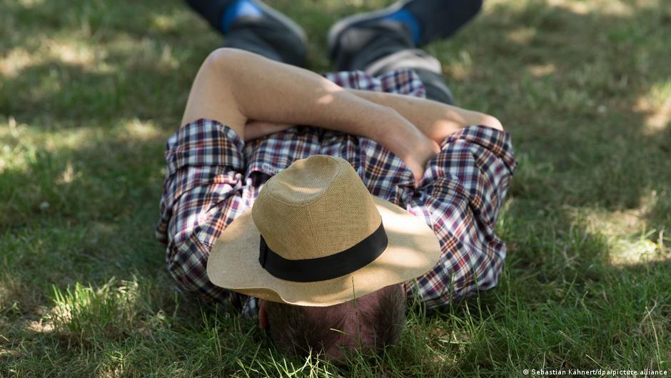 Опрос: Большинство немцев против работы 48 часов в неделю 1 66264787 403.jpg Deutsche Welle немцы