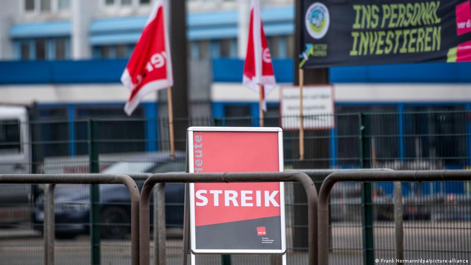 В Германии бастуют работники коммунального транспорта 1 68414934 403.jpg Deutsche Welle Верди, коммунальный транспорт