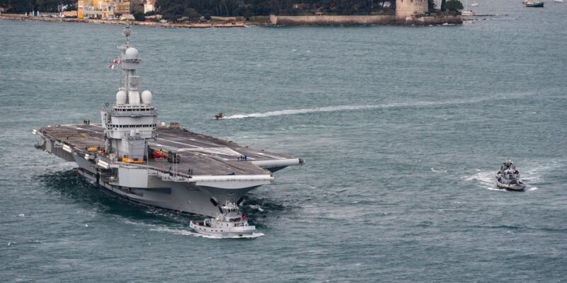 Возле авианосца Charles de Gaulle замечен подозрительный дрон 1 71908285 403.jpg Deutsche Welle авианосец