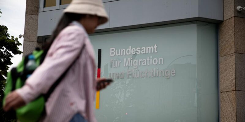 73399681 403.jpg Deutsche Welle мигранты, приток мигрантов в Германии