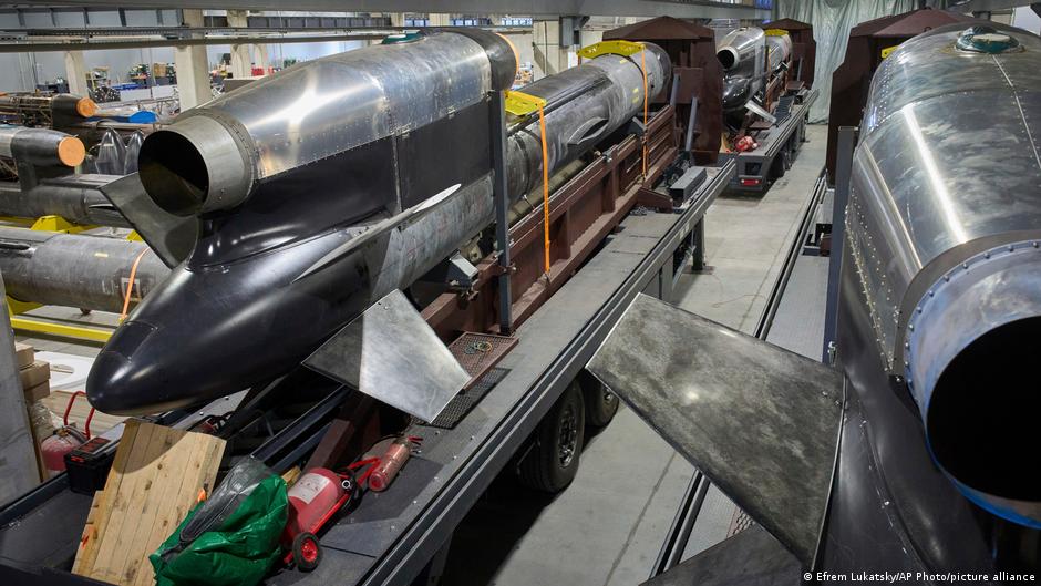 После атаки ВСУ на завод в Удмуртии проломлена крыша цеха 1 73715958 403.jpg Deutsche Welle Удмуртия