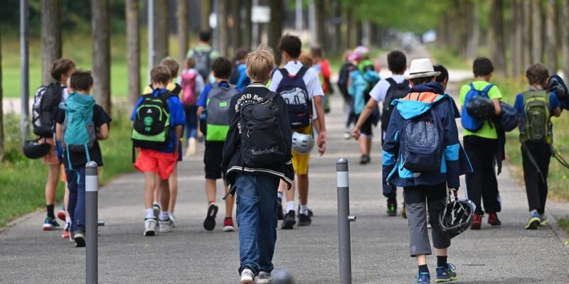 Опрос: 55% жителей ФРГ считают расходы на детей неподъемными 1 74136432 403.jpg Deutsche Welle расходы на детей