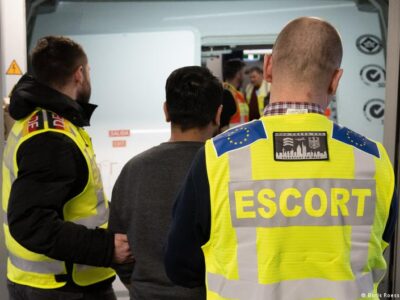 Количество высылок из Германии незначительно сократилось 4 74156617 403.jpg Deutsche Welle германия