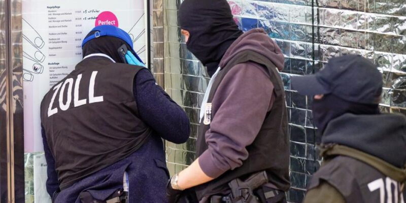 Таможня провела в Гамбурге обыски по делу об обходе санкций против России 1 75505570 403.jpg Deutsche Welle гамбург