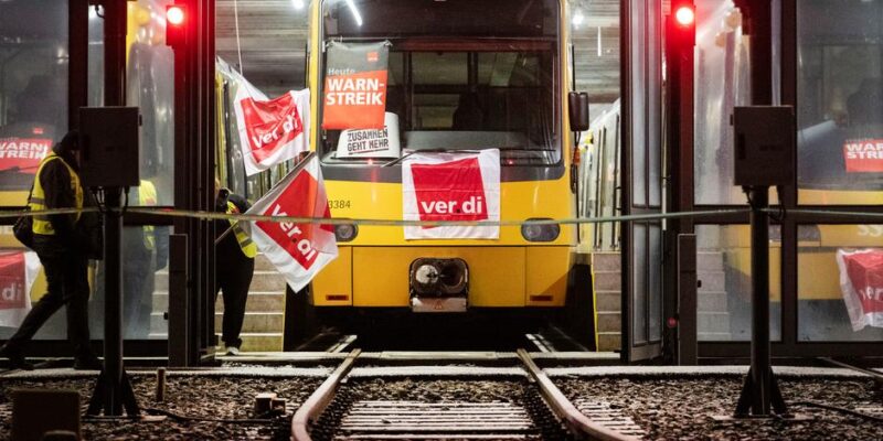 75765806 403.jpg Deutsche Welle забастовка