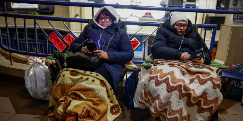 "Греем кирпичи и спим в спальных мешках". Как выживают в Киеве 1 75777936 403.jpg Deutsche Welle блэкаут в Киеве