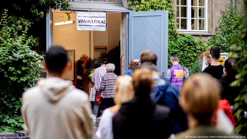 76053378 403.jpg Deutsche Welle демократия