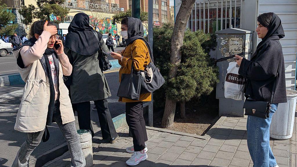 «Будь проклята исламская диктатура». В Иране царят самые разные настроения на фоне атаки Израиля и США — от паники до радости 1 7e24f6d0 14d4 11f1 b106 cbf633dcab7a.jpg Новости BBC удары по Ирану