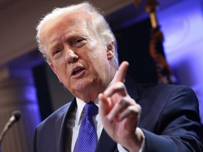 Дональд Трамп объявил о «немедленном» повышении новых мировых пошлин до 15% 3 8629e950 0f50 11f1 9a2a 8fa7cf422a25.jpg Новости BBC пошлины Трампа