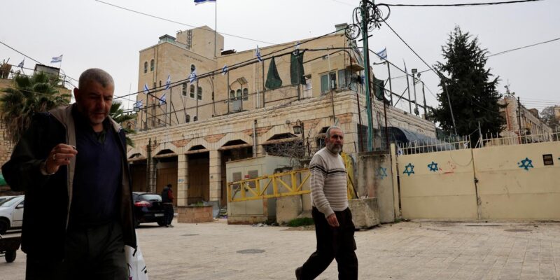 Арабские страны и ЕС осудили решение Израиля начать регистрацию земли на Западном берегу — они считают это продолжением ползучей аннексии 1 dafb5050 05c7 11f1 b7e1 afb6d0884c18.jpg Новости BBC Арабские страны