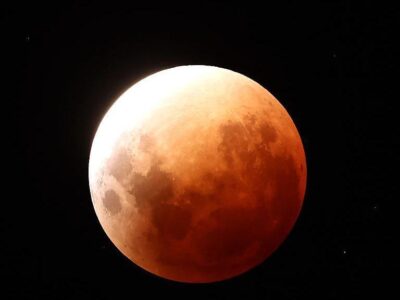 Почему полнолуние так много для нас значит — и почему иногда Луна становится красной? 3 0da11a90 1715 11f1 befc 09f0999a306b.jpg Новости BBC Луна