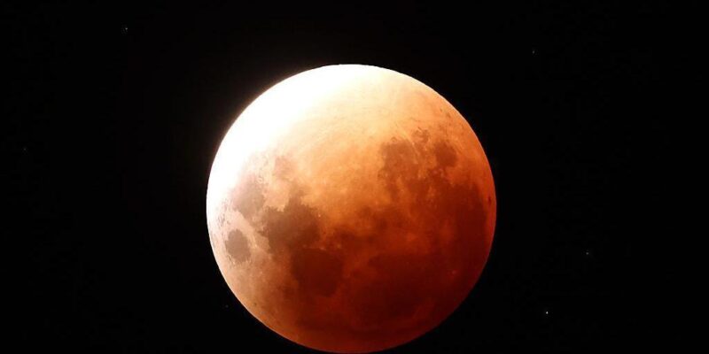 Почему полнолуние так много для нас значит — и почему иногда Луна становится красной? 1 0da11a90 1715 11f1 befc 09f0999a306b.jpg Новости BBC Луна