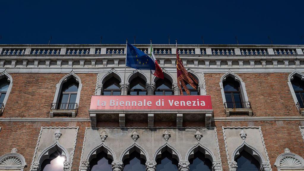 Россия возвращается на Венецианскую биеннале. Украина протестует 1 1c223f10 1ae7 11f1 af70 e98c0b43db96.jpg Новости BBC биеннале