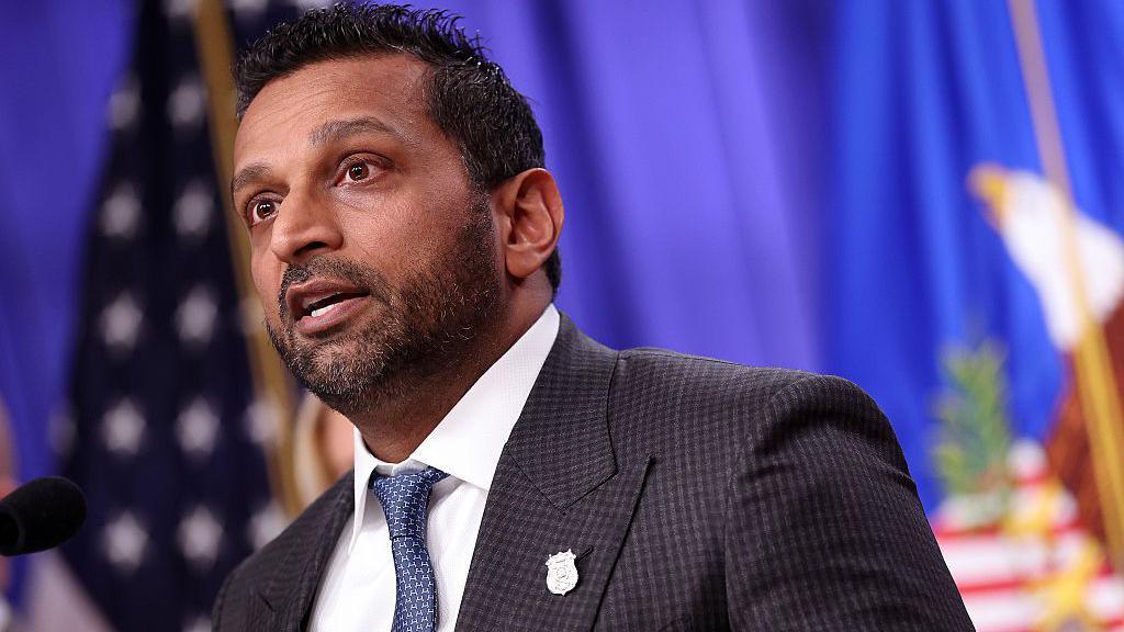 «Это только начало». Работающие на Иран хакеры взломали почту главы ФБР 1 2015bff0 2a07 11f1 af48 7dd725bb0b8b.jpg Новости BBC ФБР