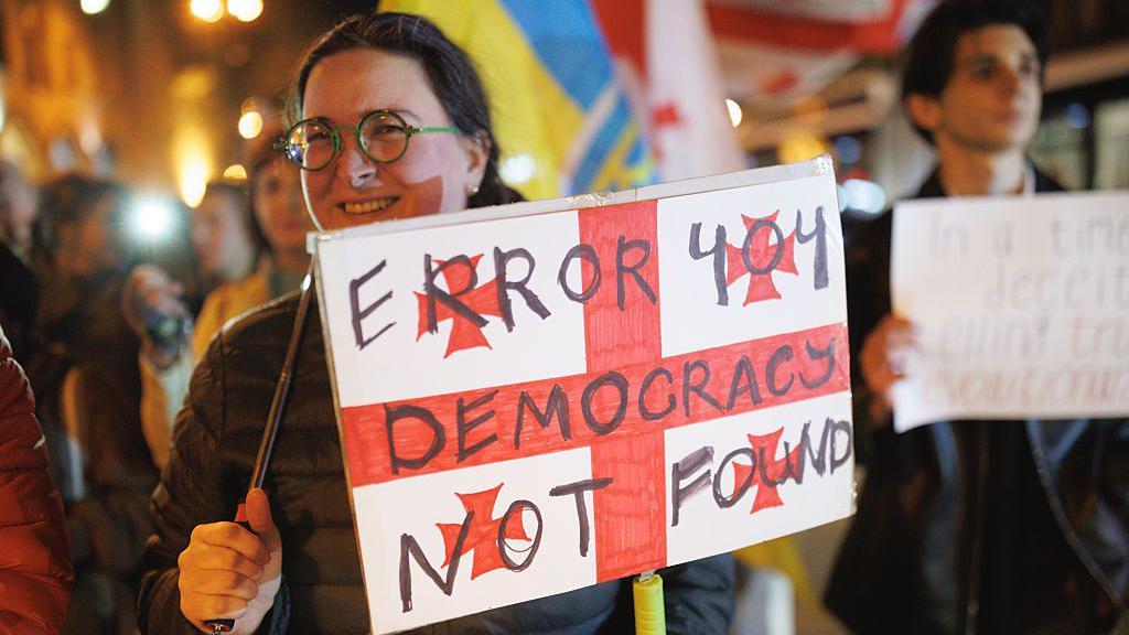 Власти Грузии ввели тюремные сроки за несогласованные с ними гранты 1 2a3c6d20 17a2 11f1 8ced 99544f08eb33.jpg Новости BBC Грузия