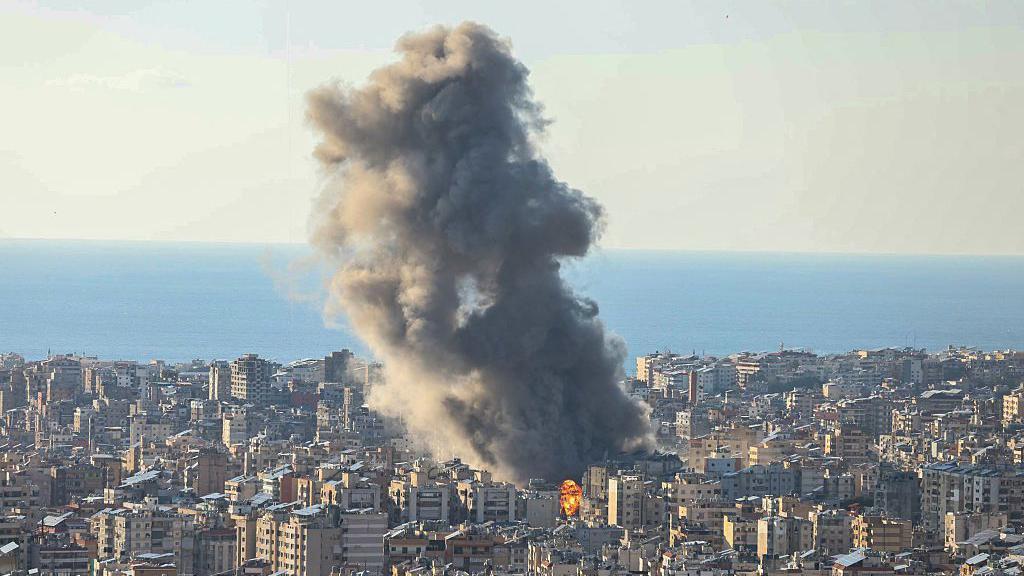 «Хезболла» обстреляла израильские военные базы, Израиль наносит масштабные удары по Ливану и начинает наземную операцию 1 3462c490 16f6 11f1 a976 95952a1fc480.jpg Новости BBC Хезболла