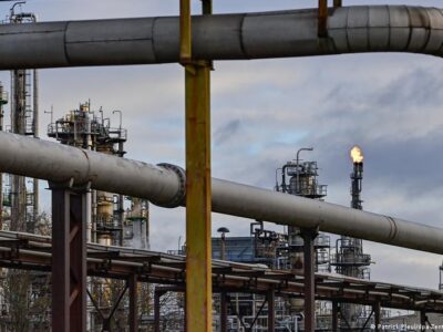 СМИ: США выведут немецкую "дочку" "Роснефти" из-под санкций 3 61055414 403.jpg Deutsche Welle роснефть