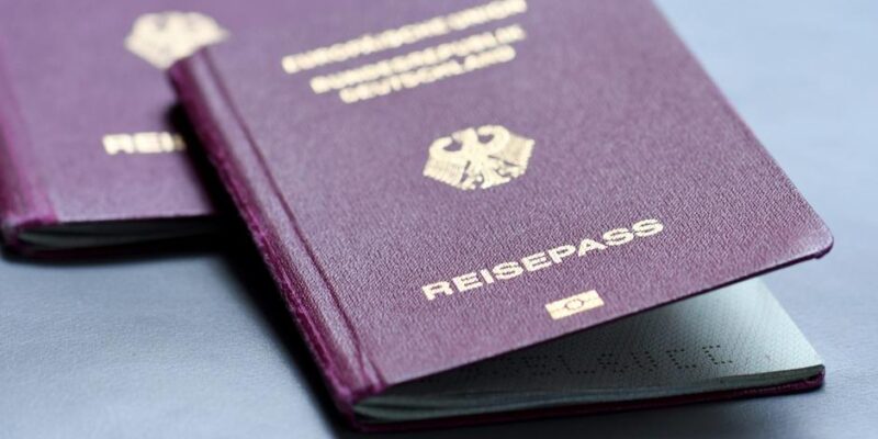 СМИ: Германия предложила запретить въезд россиян без биометрических паспортов в ЕС 1 63881579 403.jpg Deutsche Welle биометрический паспорт