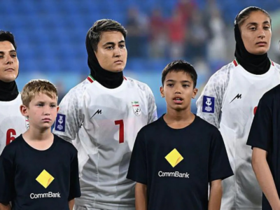 Сначала не пели гимн, но потом взяли под козырек. Австралию призвали защитить женскую сборную Ирана по футболу 2 640c2b40 1bac 11f1 b048 c9424b2cf5fd.png Новости BBC футбол