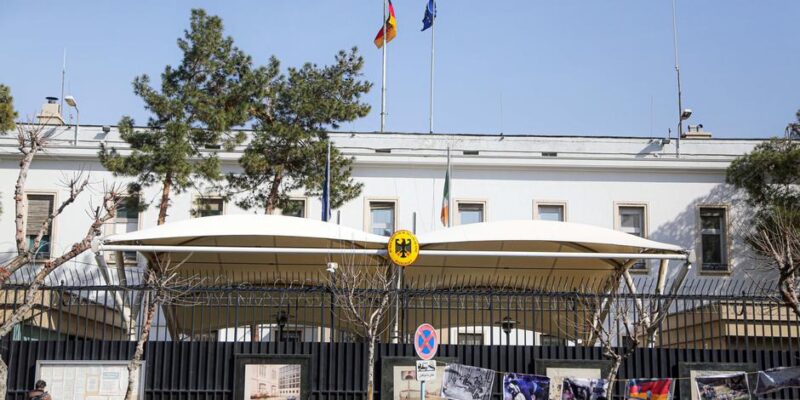 Германия эвакуировала персонал посольства в Тегеране 1 64850793 403.jpg Deutsche Welle посольства в Иране