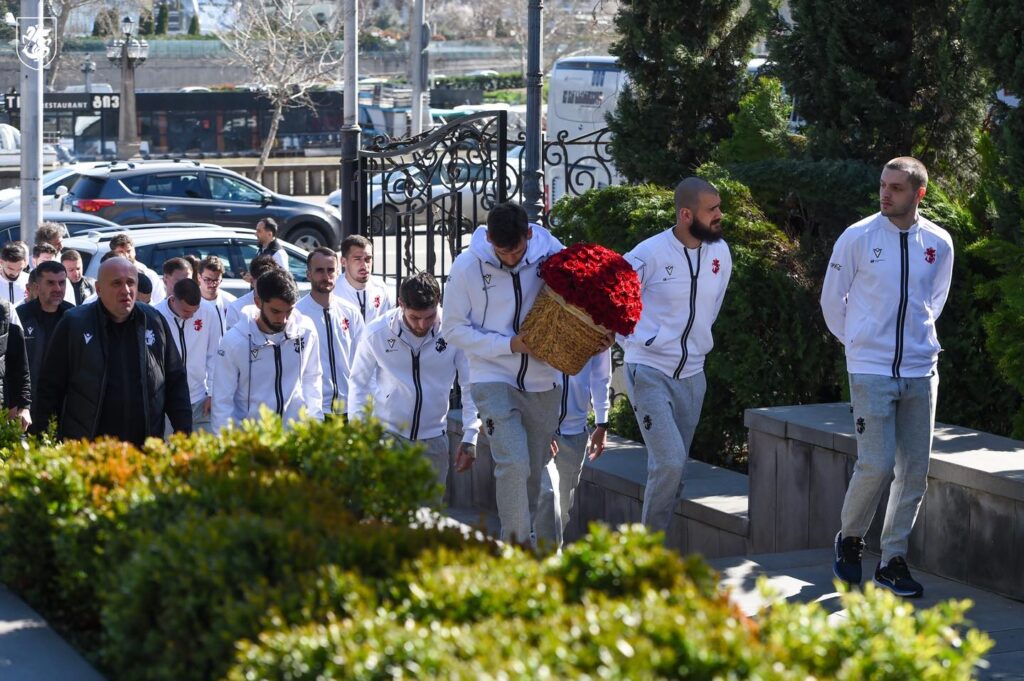 656055460 929081363215209 4287495203530940140 n новости Католикос-Патриарх всея Грузии Илия Второй, могила Илии Второго, национальная сборная Грузии по футболу, собор Сиони