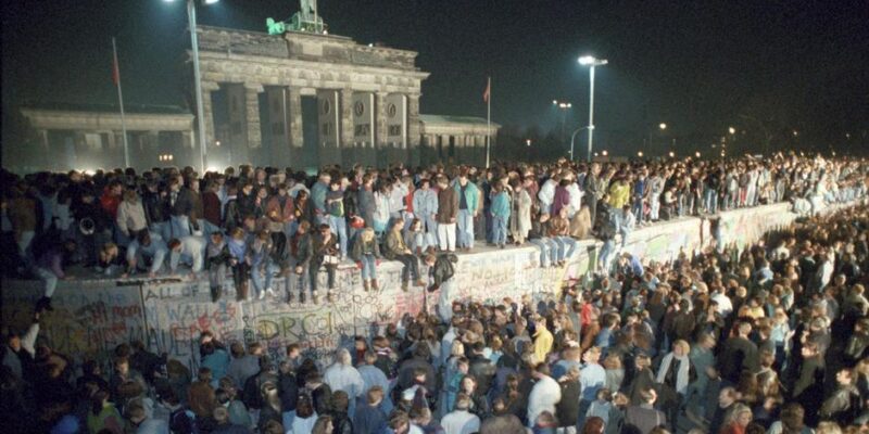 Cтал известен продавец записки, развалившей ГДР 1 70741533 403.jpg Deutsche Welle ГДР