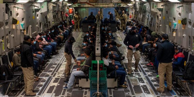 США депортировали еще несколько десятков россиян 1 71426584 403.jpg Deutsche Welle депортация из США