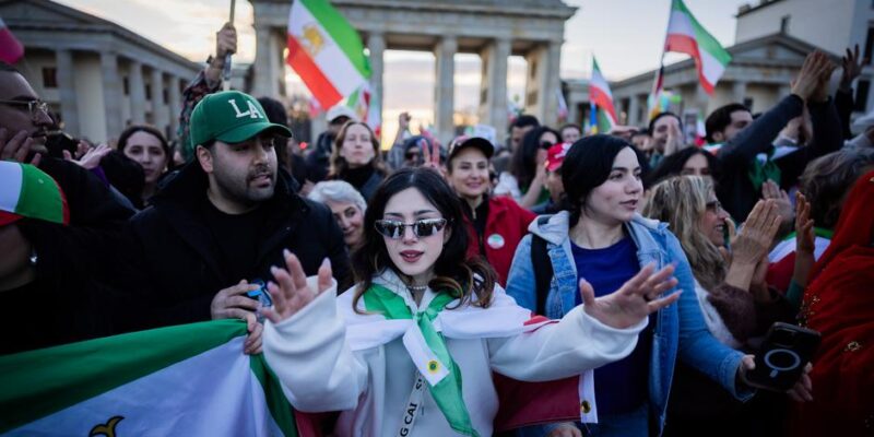 76178028 403.jpg Deutsche Welle Али Хаменеи, демонстрации