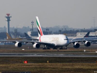 В ФРГ прибыл первый самолет с эвакуированными из ОАЭ немцами 5 76198636 403.jpg Deutsche Welle рейсы в Дубай, рейсы в ОАЭ