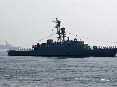 Министр обороны США Хегсет: Американская подлодка потопила иранский военный корабль 2 76216358 403.jpg Deutsche Welle Питер Хегсет