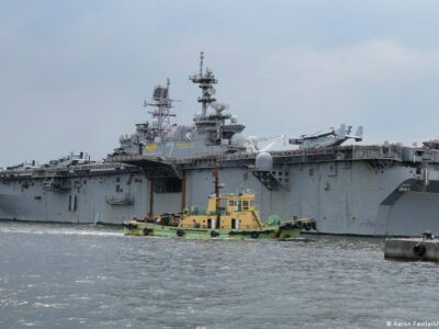 К Персидскому заливу прибыл один из крупнейших десантных кораблей США 6 76356670 403.jpg Deutsche Welle Персидский залив