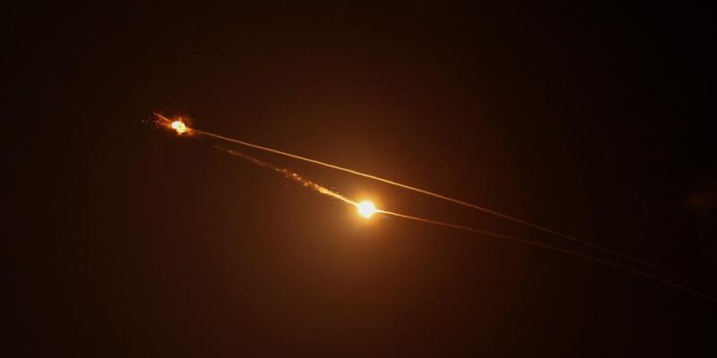 Не менее восьми человек пострадали в Израиле от ракетных ударов Ирана 1 76364102 403.jpg Deutsche Welle война в Иране