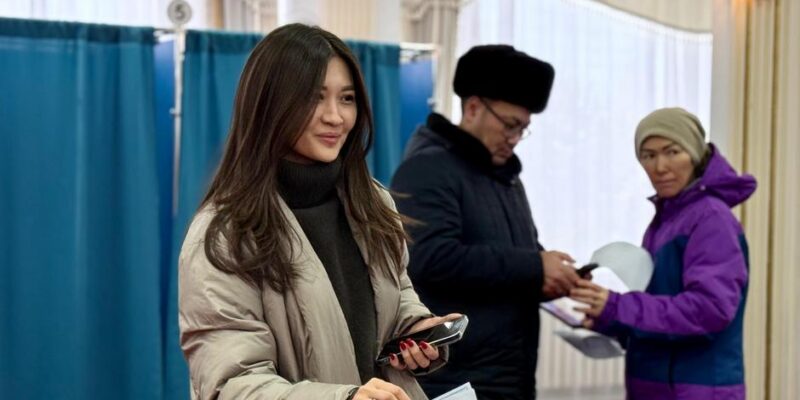 Экзитполы: Казахстан поддержал принятие новой конституции 1 76366451 403.jpg Deutsche Welle выборы в Казахстане